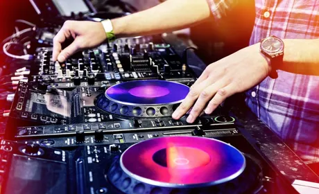 picture of DJ decks 